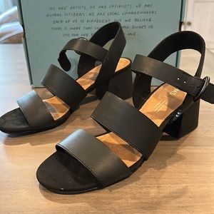 TOMS Leather Sandals | Black strappy block heel sandals
